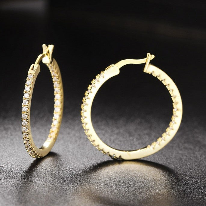 Créoles classiques et magnifiques en plaqué or 18 carats avec zircons - BWBO132